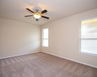 311 Lockridge Hill Ln - Photo Thumbnail 7