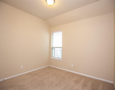 311 Lockridge Hill Ln - Photo Thumbnail 24