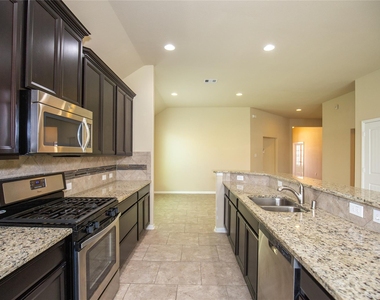 311 Lockridge Hill Ln - Photo Thumbnail 3