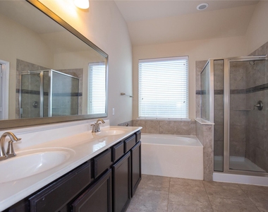 311 Lockridge Hill Ln - Photo Thumbnail 11