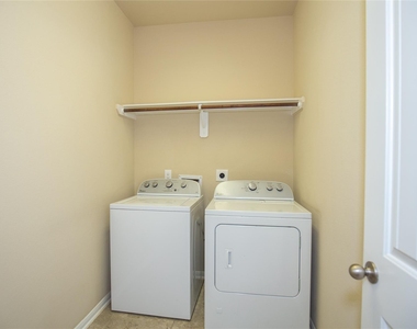 311 Lockridge Hill Ln - Photo Thumbnail 12