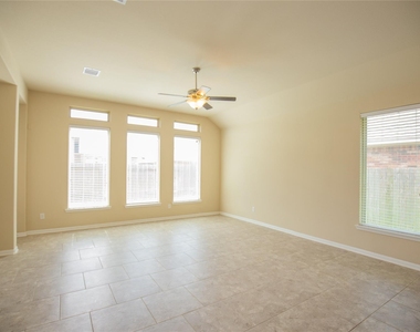 311 Lockridge Hill Ln - Photo Thumbnail 6