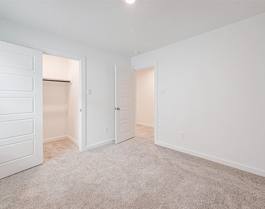 3204 Crown Gate Drive - Photo Thumbnail 16