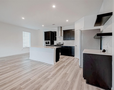 3204 Crown Gate Drive - Photo Thumbnail 9