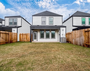 3204 Crown Gate Drive - Photo Thumbnail 33