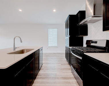 3204 Crown Gate Drive - Photo Thumbnail 10