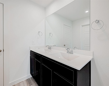 3204 Crown Gate Drive - Photo Thumbnail 29