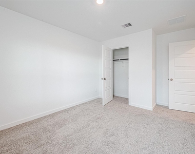 3204 Crown Gate Drive - Photo Thumbnail 20