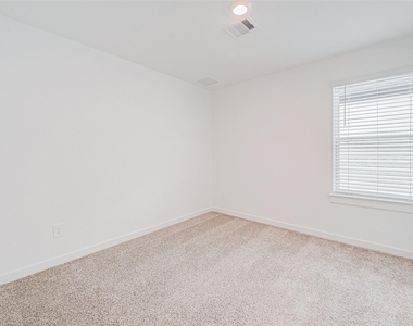 3204 Crown Gate Drive - Photo Thumbnail 15