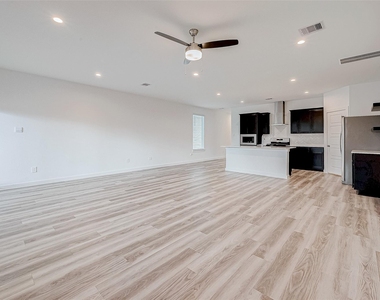 3204 Crown Gate Drive - Photo Thumbnail 6