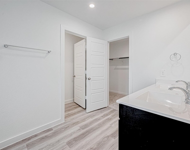 3204 Crown Gate Drive - Photo Thumbnail 27