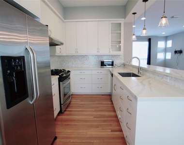 4701 Caroline Street - Photo Thumbnail 12