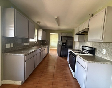 2615 Meiko Drive - Photo Thumbnail 4