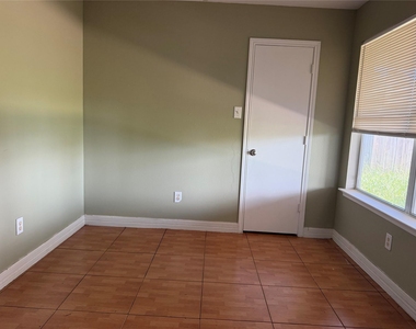 2615 Meiko Drive - Photo Thumbnail 9