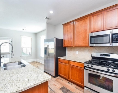 11014 Heartland Grove Drive - Photo Thumbnail 12