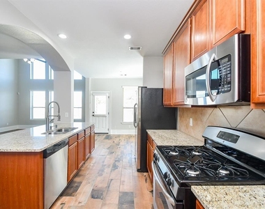 11014 Heartland Grove Drive - Photo Thumbnail 13