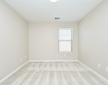 11014 Heartland Grove Drive - Photo Thumbnail 24