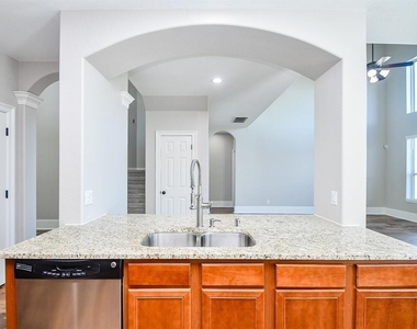 11014 Heartland Grove Drive - Photo Thumbnail 14