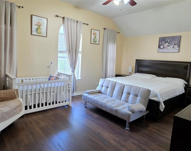 835 Forest Thicket Lane - Photo Thumbnail 7