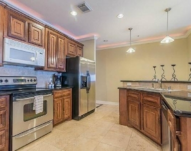 7039 Kingston Cove Lane Drive - Photo Thumbnail 4