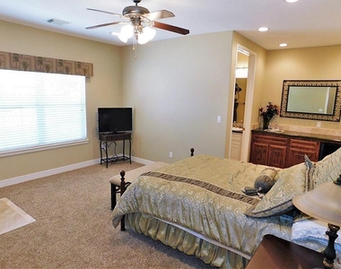 7039 Kingston Cove Lane Drive - Photo Thumbnail 8