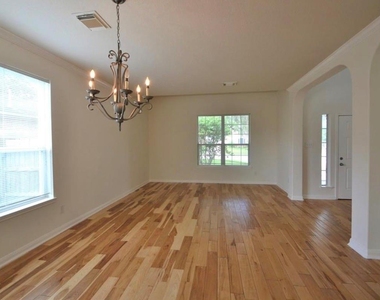 2110 Banfield Court - Photo Thumbnail 7