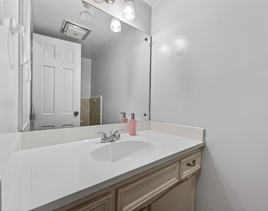 5530 Holly Street - Photo Thumbnail 9