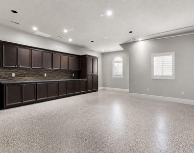 7930 Spring Village Drive - Photo Thumbnail 12