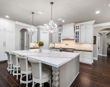 7930 Spring Village Drive - Photo Thumbnail 8