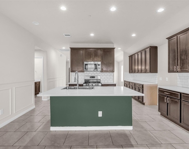 7126 Aliaga Creek Court - Photo Thumbnail 5