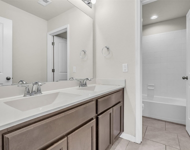 7126 Aliaga Creek Court - Photo Thumbnail 19