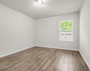 7126 Aliaga Creek Court - Photo Thumbnail 18