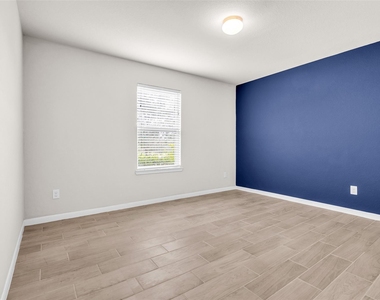 7126 Aliaga Creek Court - Photo Thumbnail 3