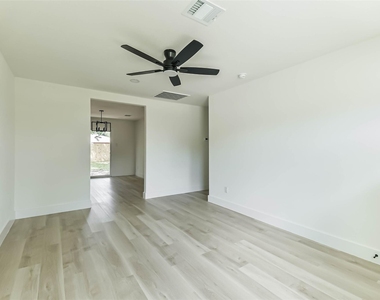 4110 Trail Lake Drive - Photo Thumbnail 6