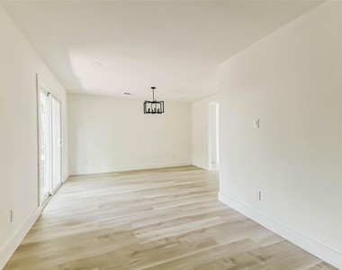 4110 Trail Lake Drive - Photo Thumbnail 14