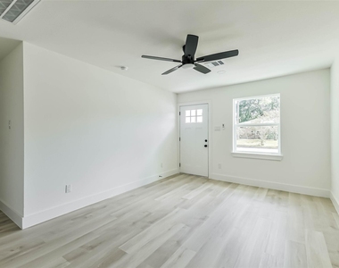 4110 Trail Lake Drive - Photo Thumbnail 5