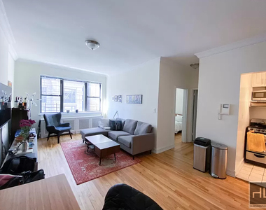 East 76 Street - Photo Thumbnail 3