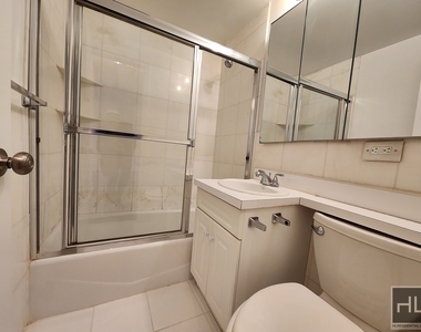 East 76 Street - Photo Thumbnail 1