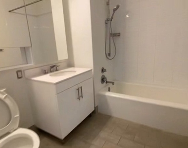 West 57th Street - Photo Thumbnail 3