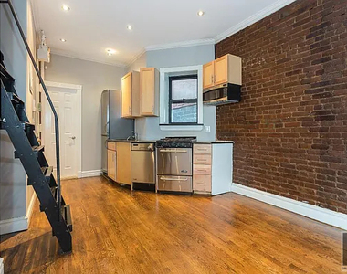 East 23 Street - Photo Thumbnail 1