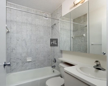 East 34 Street - Photo Thumbnail 5