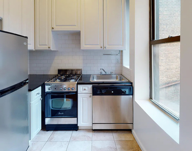 East 65th Street - Photo Thumbnail 4