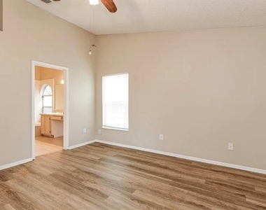 12535 Newfield Drive - Photo Thumbnail 8
