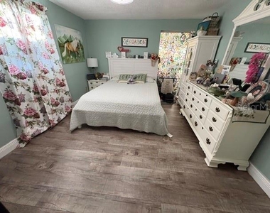 4247 Sheldon Place - Photo Thumbnail 5