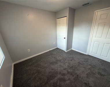 513 W 1st Street - Photo Thumbnail 7