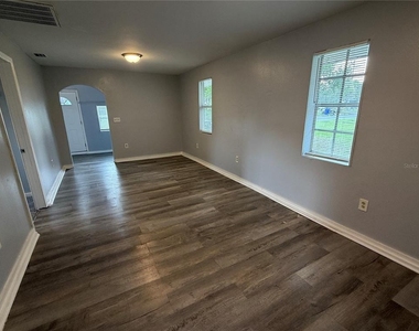 513 W 1st Street - Photo Thumbnail 2