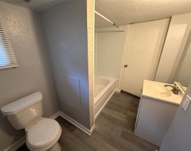 513 W 1st Street - Photo Thumbnail 6