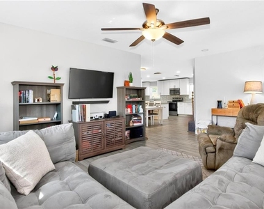 3608 W Carmen Street - Photo Thumbnail 5