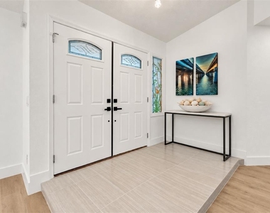 630 Pinta Drive - Photo Thumbnail 3
