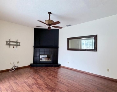 9639 Fox Hearst Road - Photo Thumbnail 10